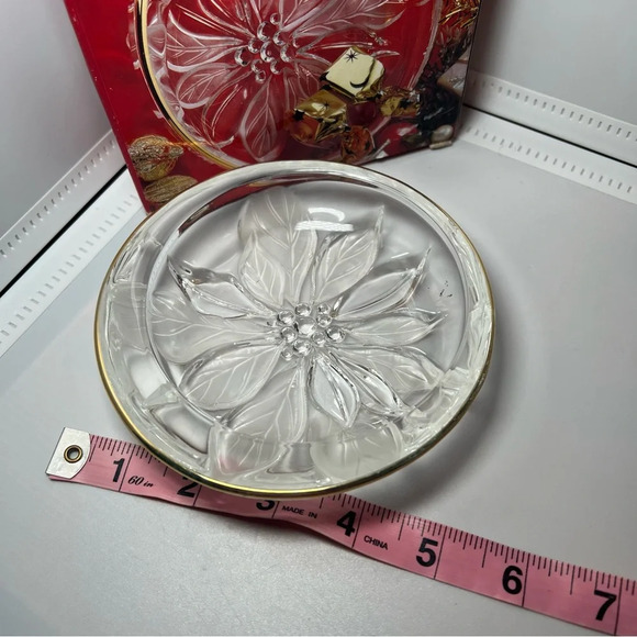 VTG Studio Nova Glass Guilded Poinsettia Round Tray Candy Dish - Picture 4 of 5